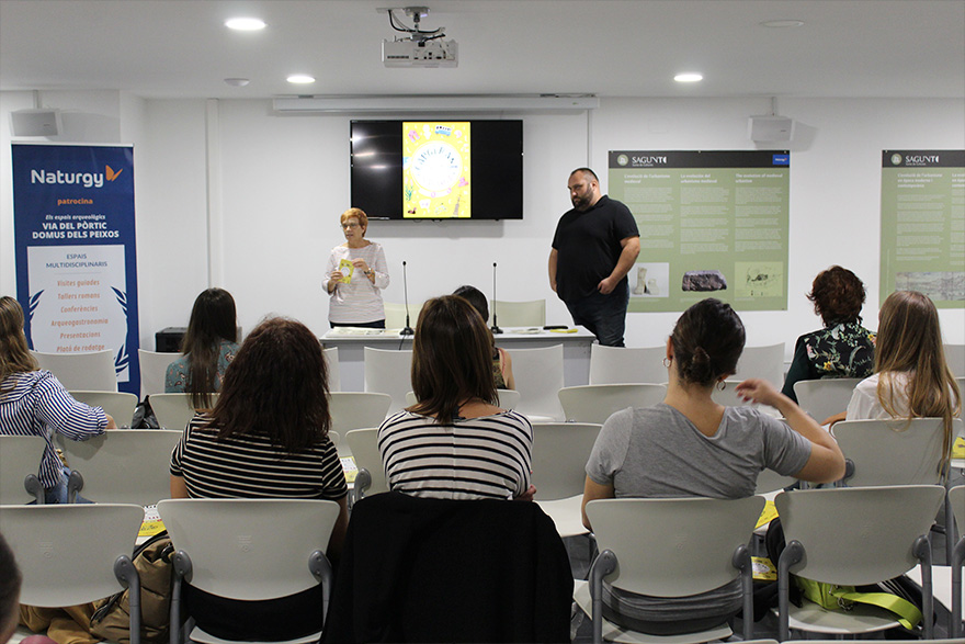 El Gabinete de Promoción del Valenciano presenta el juego Capgirant Sagunt