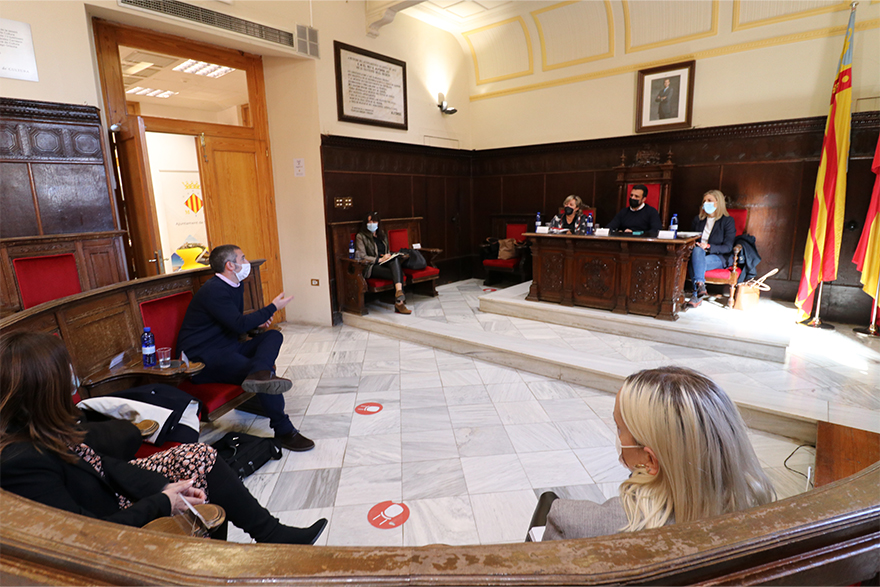 Ayuntamiento, Generalitat y Pilkington estudian cómo formar a los trabajadores de la empresa