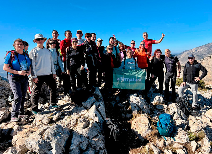 Los excursionistas de Alternatura ascienden al monte Ponotx