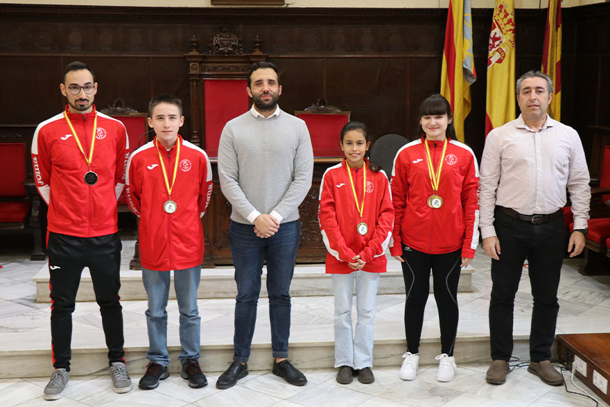 El Ayuntamiento recibe a los medallistas del Club Wushu Thieu Lam