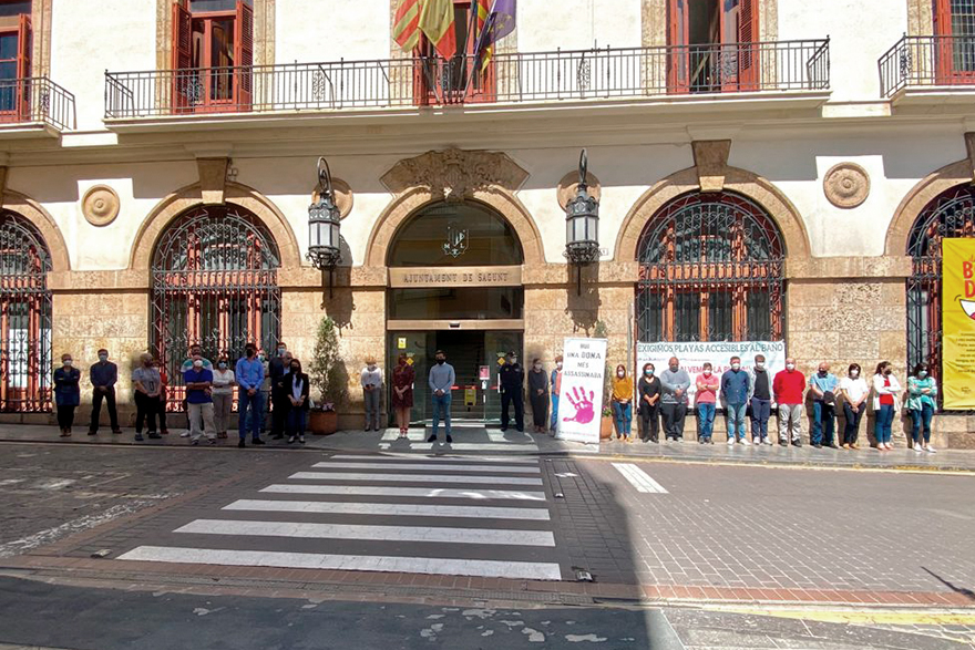 Sagunto guarda un minuto de silencio en señal de condena y repulsa por el presunto asesinato machista ocurrido en Zaragoza 