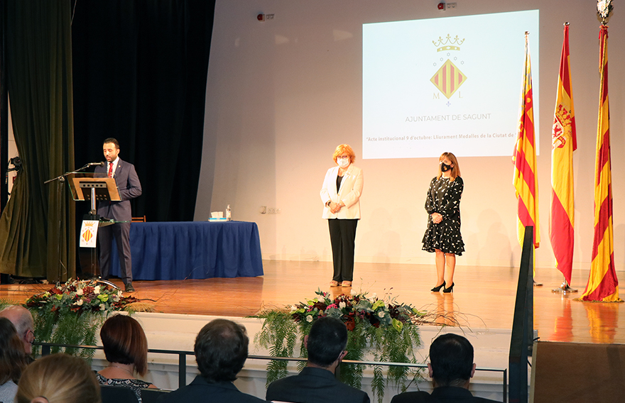 Sagunto entrega las Medallas de la Ciudad en el Teatro de Begoña con todas las medidas de seguridad sanitarias necesarias