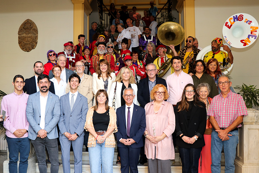 Una delegació de Millau visita l'Ajuntament de Sagunt en el vinté aniversari de l'agermanament