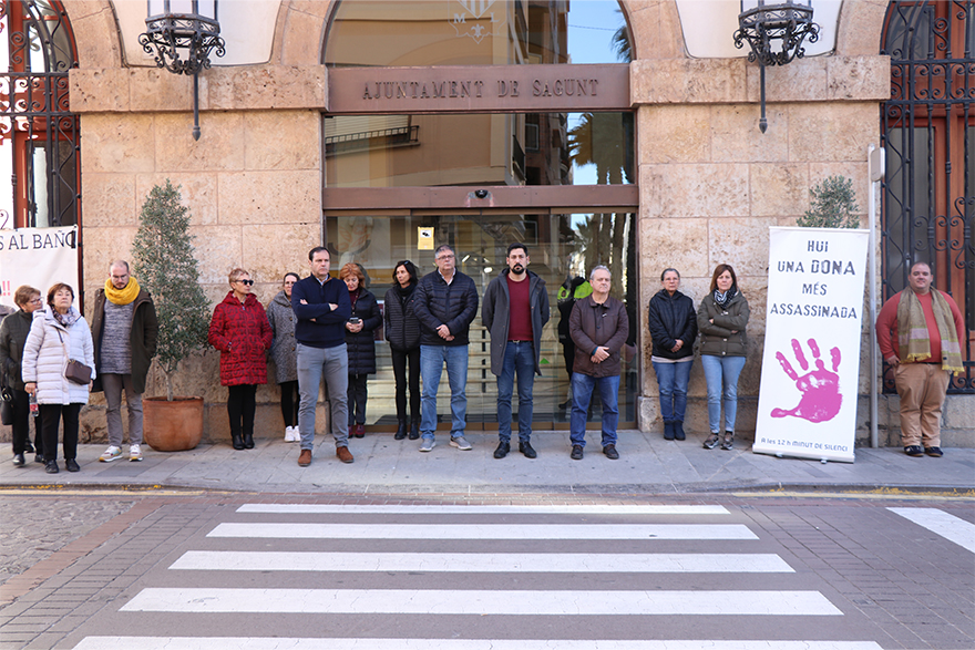 Sagunto guarda un minuto de silencio en señal de condena y repulsa por el presunto asesinato machista perpetrado en Ciudad Real