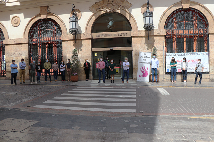 Sagunto guarda un minuto de silencio en señal de condena y repulsa por el presunto asesinato machista ocurrido en Asturias 