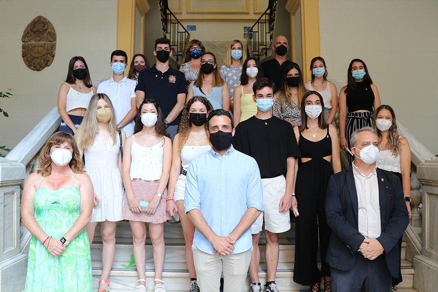 El Ayuntamiento reconoce a las y los estudiantes con mejores notas de acceso a la universidad del municipio 