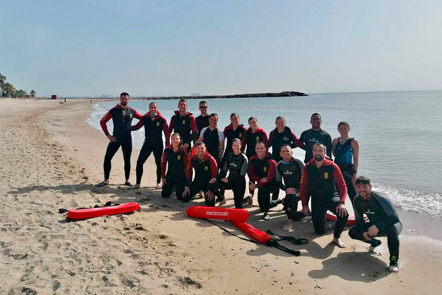 La Policía de Playas realiza una acción formativa impartida por la UME sobre Salvamento Acuático y Socorrismo en Aguas Abiertas