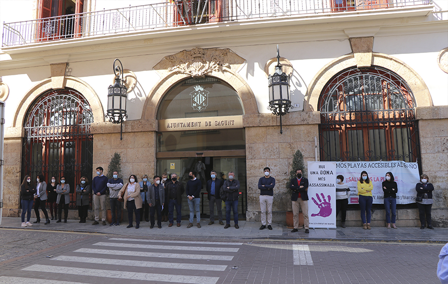 Sagunto guarda un minuto de silencio en señal de condena y repulsa por los presuntos asesinatos machistas ocurridos en El Molar (Madrid)