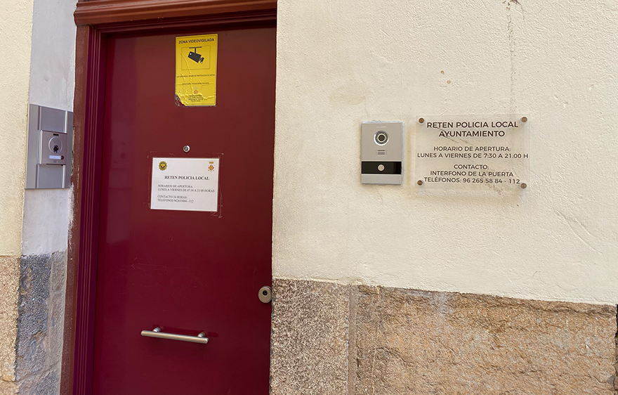 La Policía Local pone en marcha un nuevo servicio de interfono en el Ayuntamiento y en la Tenencia de Alcaldía