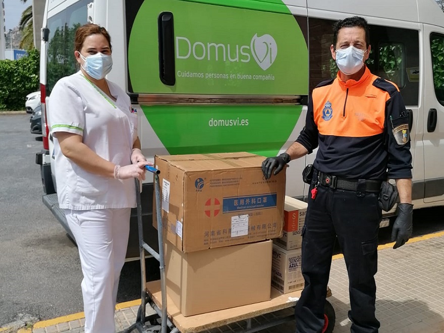 Protección Civil reparte material de protección sanitario entre las residencias del municipio