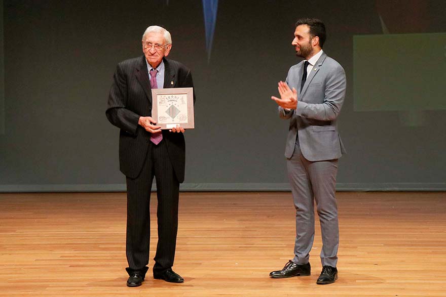 Vicente Vayá Pla fue homenajeado ayer con motivo del título de Hijo Adoptivo de Sagunto