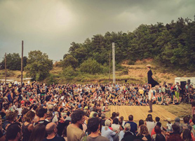 La subida al Castillo se llena de circo y acrobacias con el espectáculo participativo ‘Espera’
