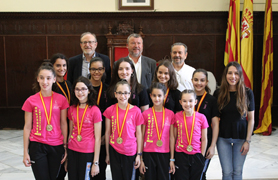 El Ayuntamiento de Sagunto recibe a los equipos del Club Gimnasia Rítmica Morvedre