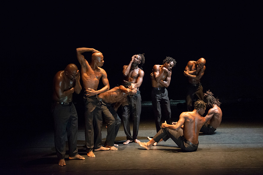 El latido rítmico de África resuena en Sagunt con ‘Omma’ de Josef Nadj