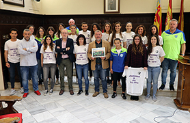Las deportistas del Biensa CF reciben la felicitación municipal por ser campeonas de la liga de su grupo de Primera Regional