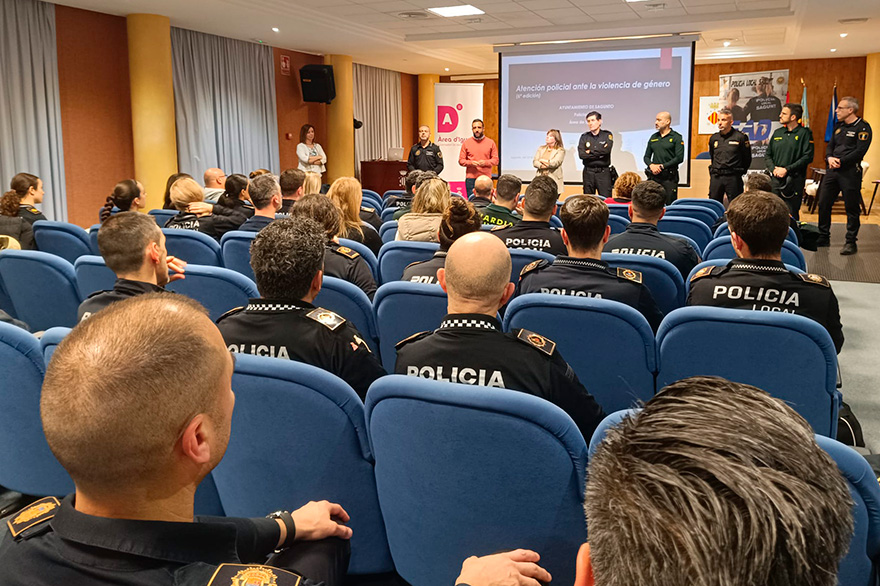 Igualtat reforça la formació policial en violència de gènere amb la sexta edició d'un curs especialitzat