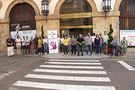 Sagunto guarda un minuto de silencio en señal de condena y repulsa por los presuntos asesinatos machistas ocurridos en Carracido (Pontevedra)