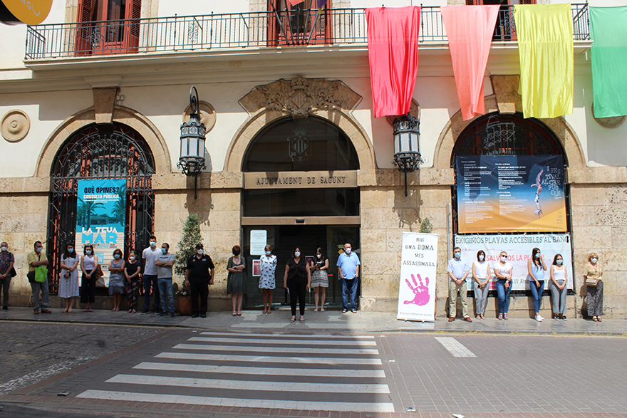 Sagunto guarda un minuto de silencio en señal de condena y repulsa por el presunto asesinato machista perpetrado en Salamanca