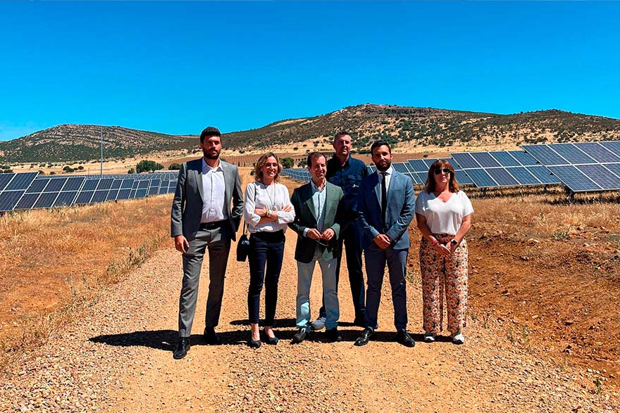El alcalde y la delegada de Promoción Económica visitan el municipio manchego de Puertollano
