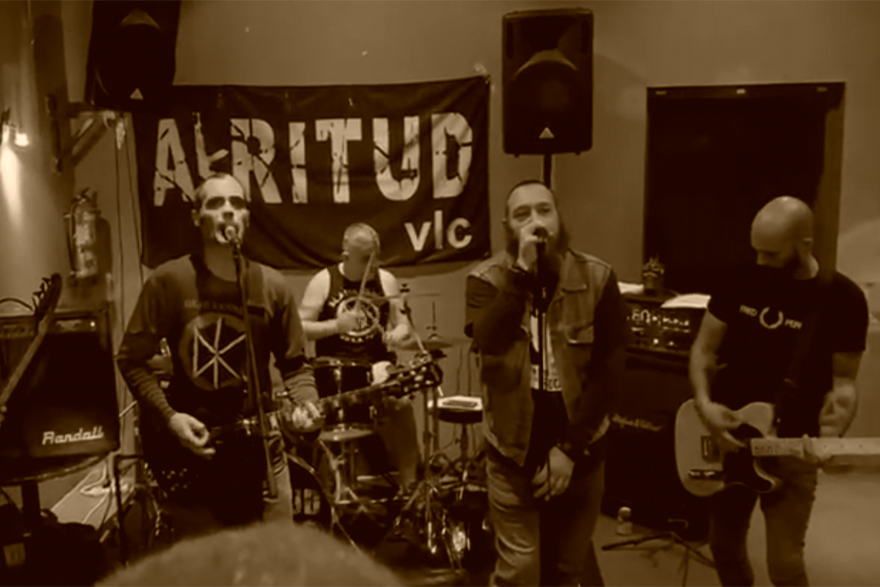 El grupo de punk local Aktitud Vlc presenta en directo su disco Un Instante de Cordura