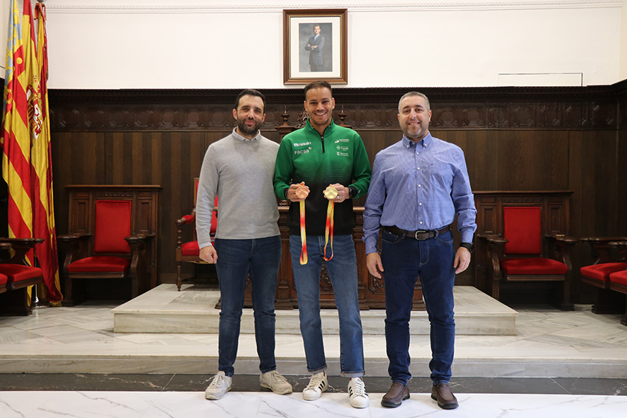 El Ayuntamiento de Sagunto reconoce los últimos logros del deportista Abderrahman El Khayami