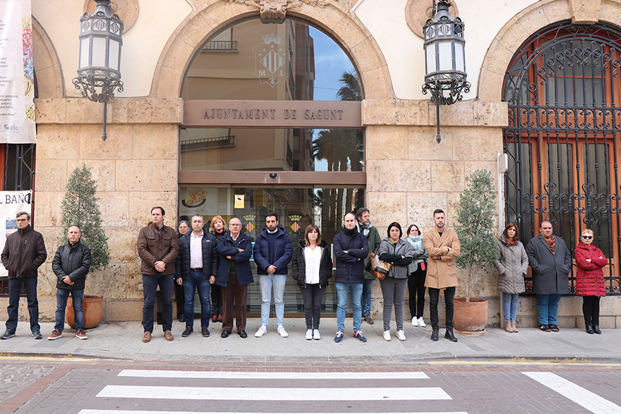 Sagunto guarda cinco minutos de silencio con motivo del primer aniversario de la guerra de Ucrania