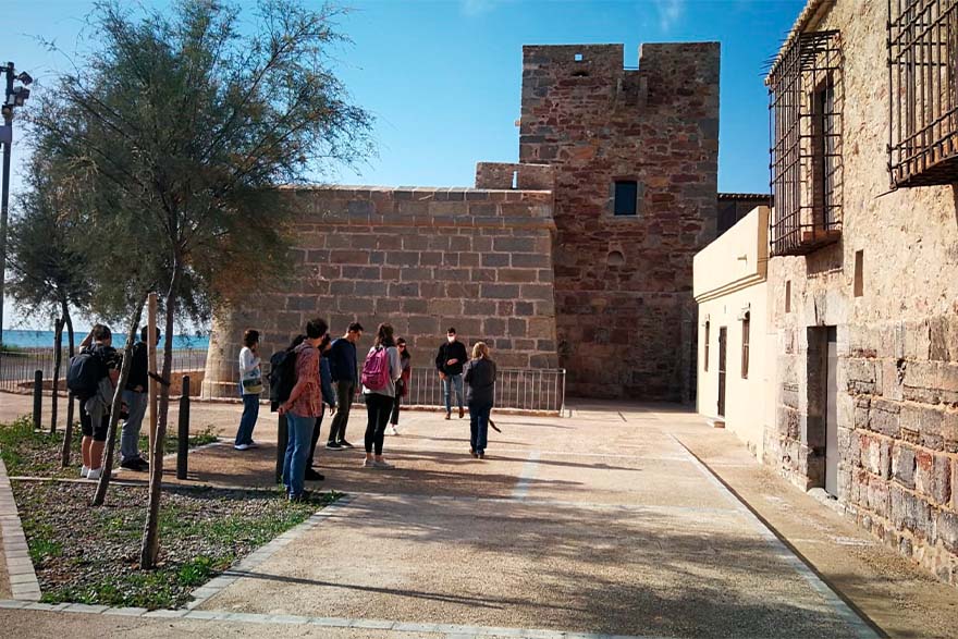 Alumnado de la Escuela de Arquitectura de la UPV visita el complejo defensivo y portuario del Grau Vell de Saguntol