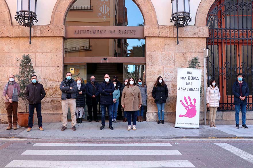 Sagunto guarda un minuto de silencio en señal de condena y repulsa por el presunto asesinato machista perpetrado en Totana