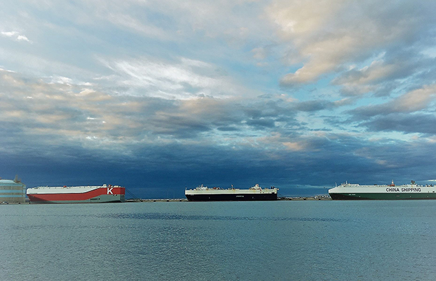 El alcalde destaca la positiva evolución del puerto marítimo en el tráfico de vehículos