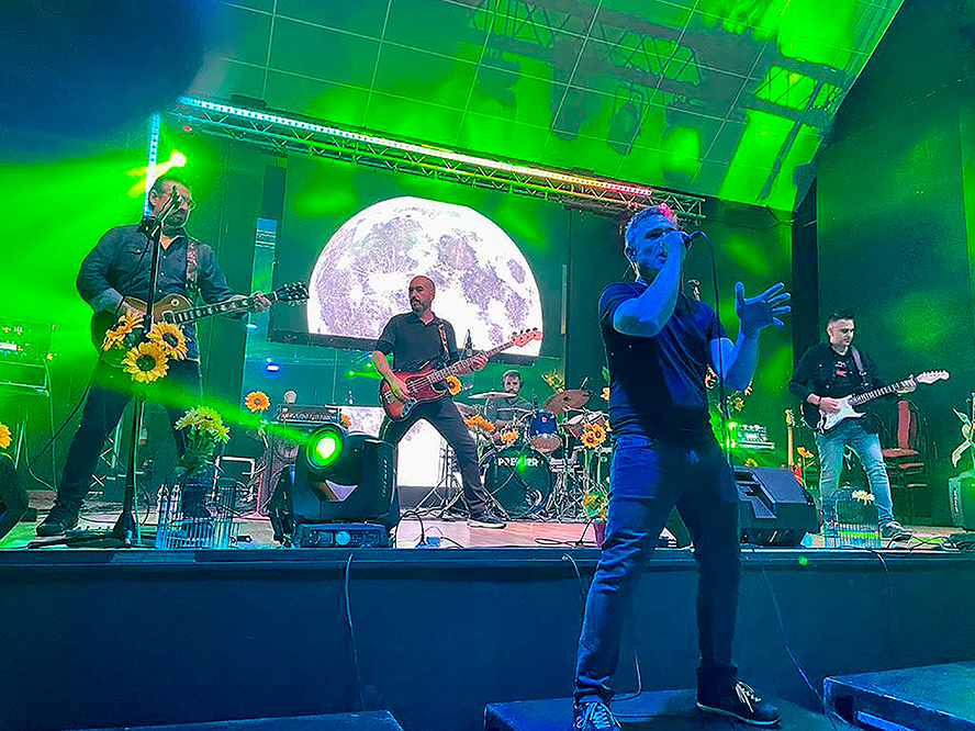 El tributo a El Último de la Fila  y Manolo García llega este sábado al  Centro Cívico de la mano de Manolos Plateados