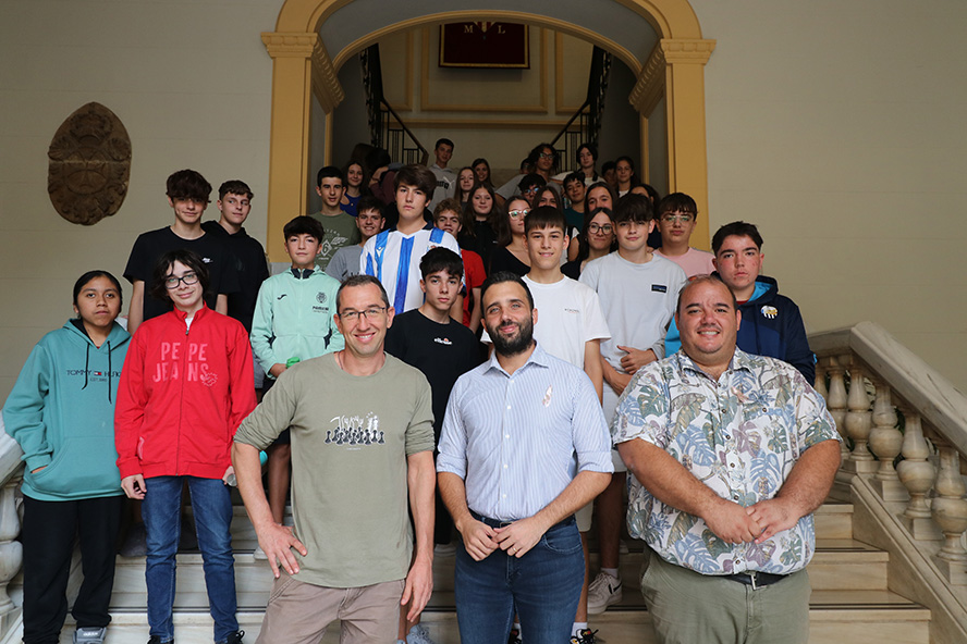 El alumnado del IES Clot del Moro visita el Ayuntamiento de Sagunto