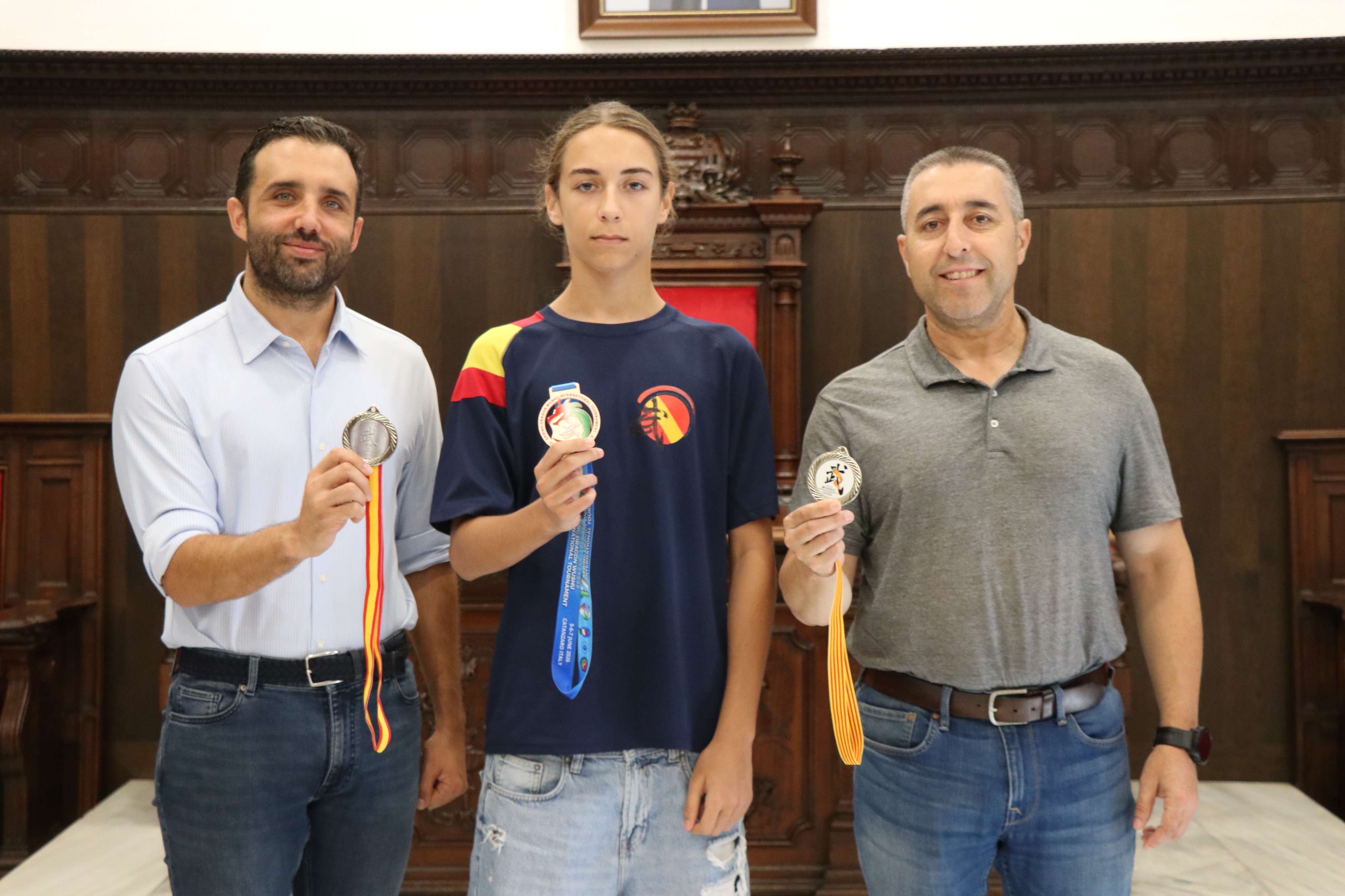 Yago Gómez rep el reconeixement de l'Ajuntament de Sagunt per la plata en el Campionat Nacional de Wushu Tradicional