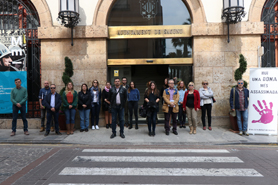 Sagunto guarda un minuto de silencio por el presunto asesinato machista ocurrido en el municipio de Parla
