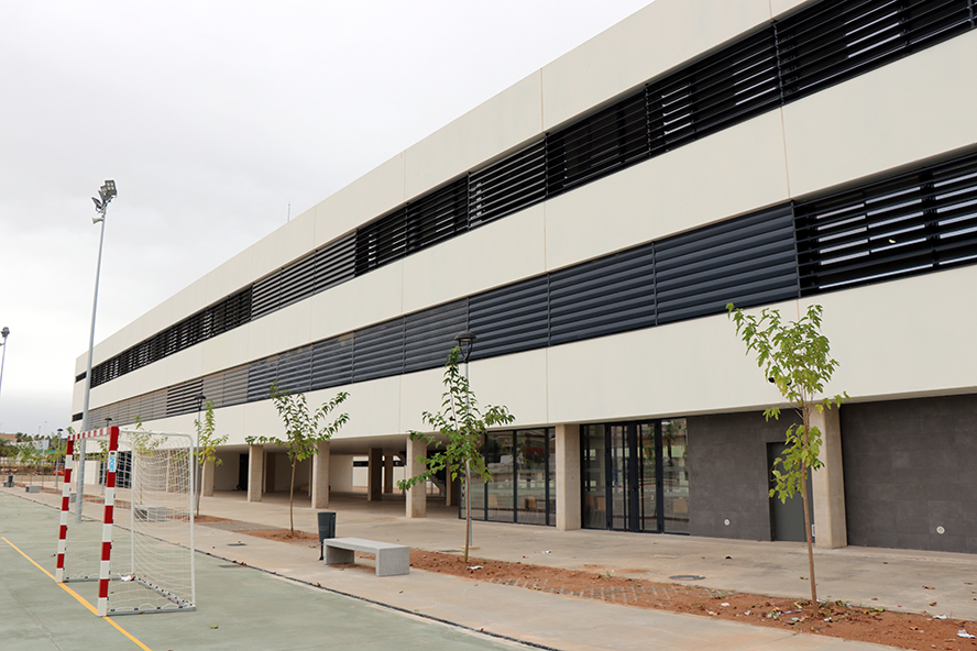 Hoy se ha firmado el acta de recepción que finaliza oficialmente las obras del IES Número 5 que ya está preparado para comenzar el nuevo curso