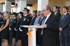 El alcalde por sustitución, Pepe Gil, asiste a los actos conmemorativos de la comisaría de Sagunto por el día de la Policía Nacional